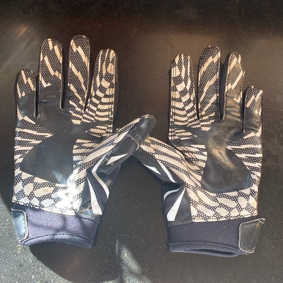 Under Armour Youth Small F5 Football Gloves - Picture 4 of 6
